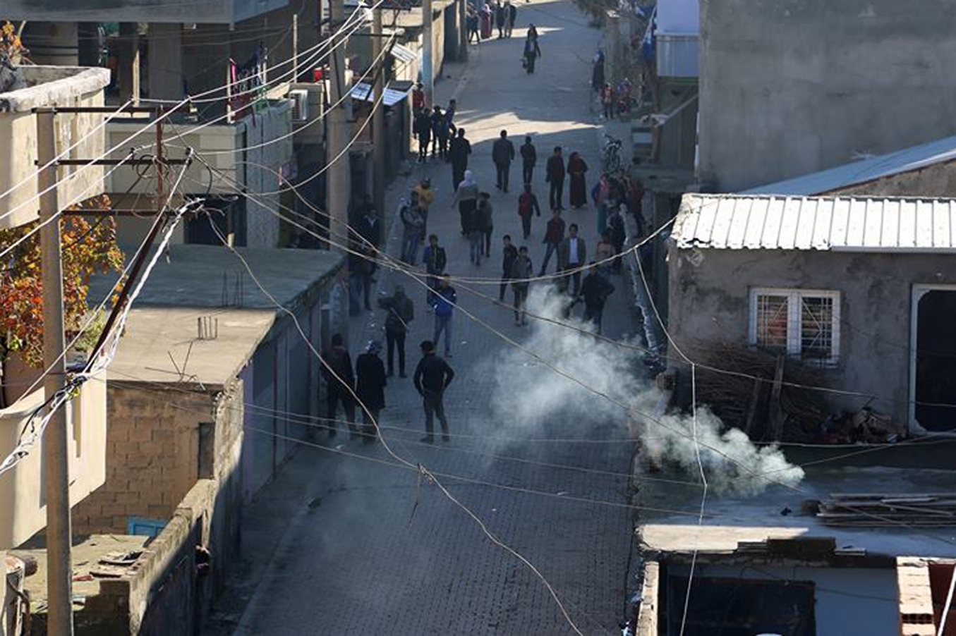 Cizre’de PKK yandaşları polisle çatıştı: 2 yaralı
